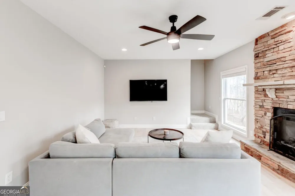 4418 Shellie LN Oakwood, GA 30566