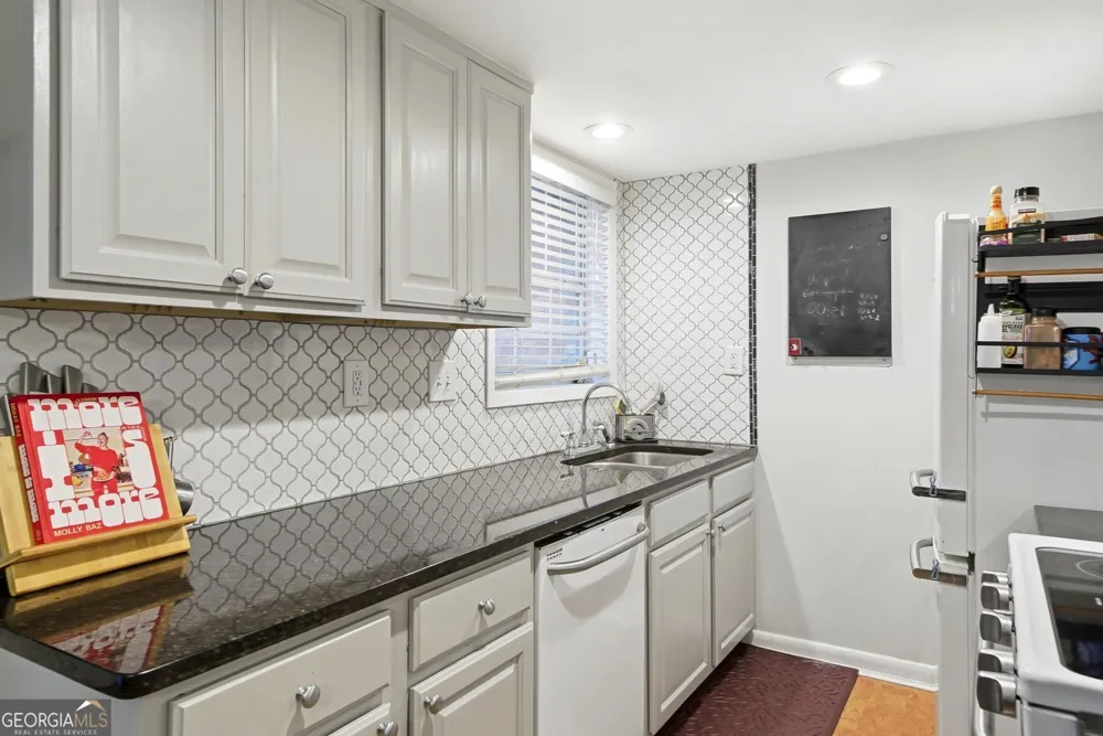 6900 Roswell RD Sandy Springs, GA 30328