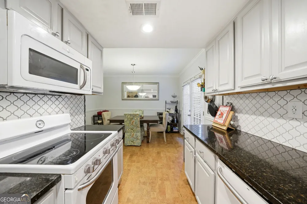 6900 Roswell RD Sandy Springs, GA 30328