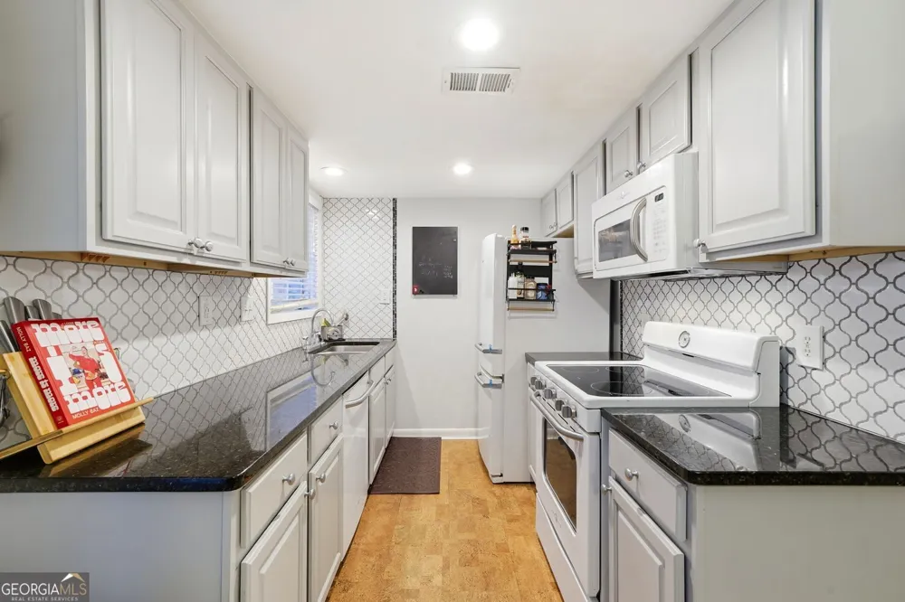 6900 Roswell RD Sandy Springs, GA 30328
