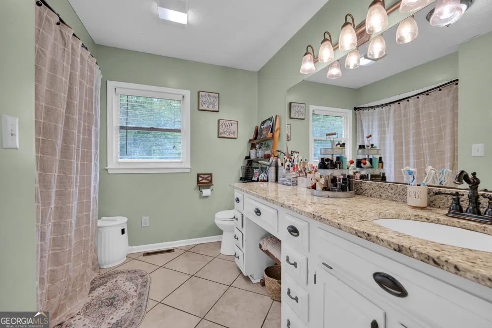 1258 Old Beacon Light RD Hartwell, GA 30643