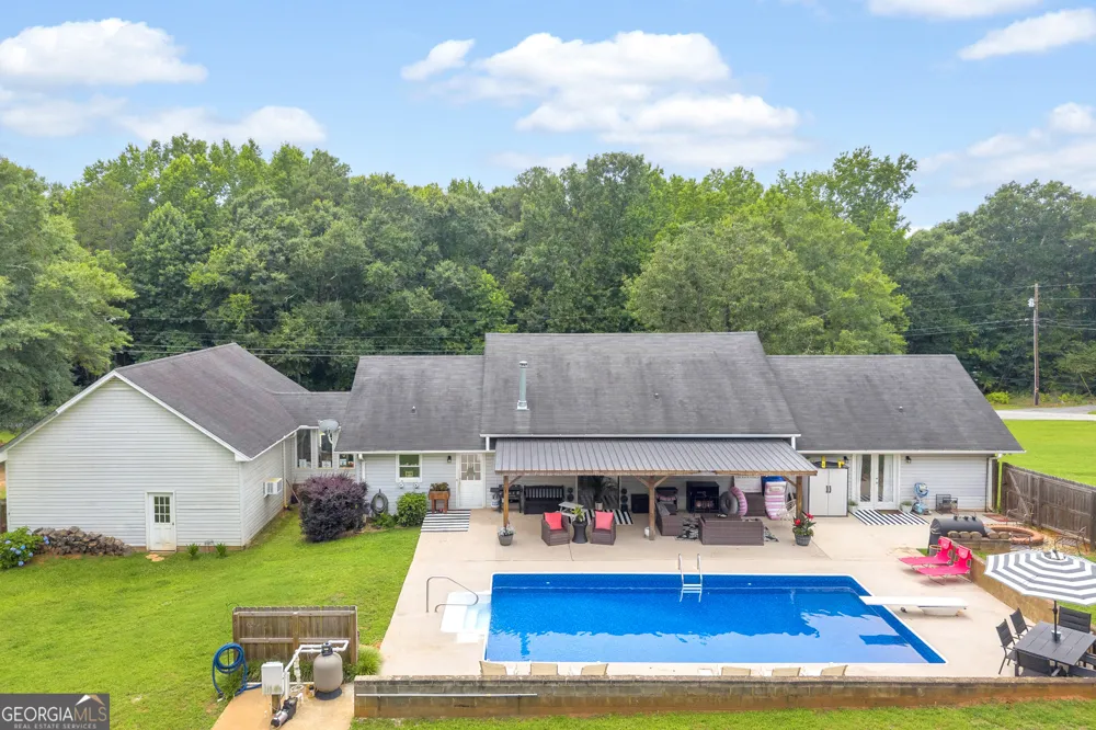 1258 Old Beacon Light RD Hartwell, GA 30643