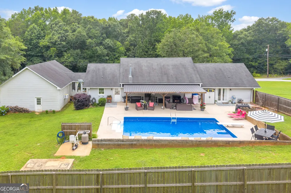 1258 Old Beacon Light RD Hartwell, GA 30643