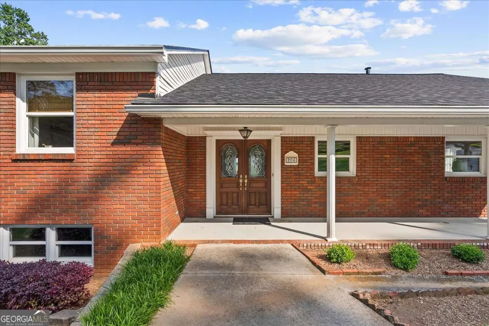 206 Victory DR Calhoun, GA 30701