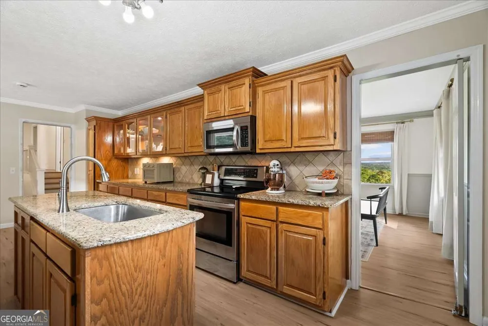 206 Victory DR Calhoun, GA 30701