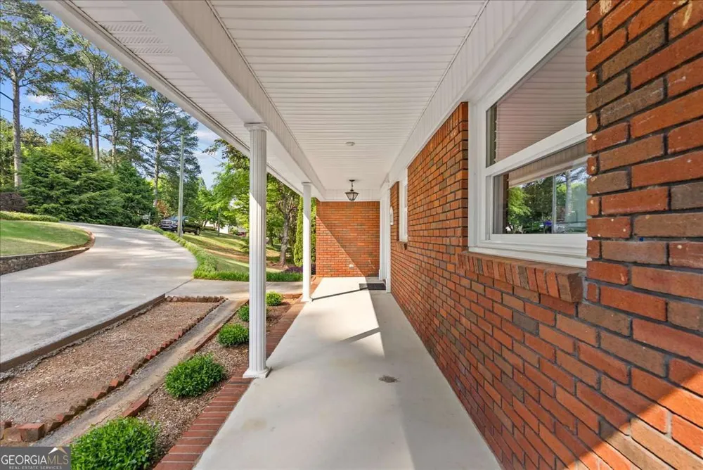 206 Victory DR Calhoun, GA 30701