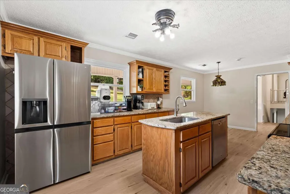 206 Victory DR Calhoun, GA 30701