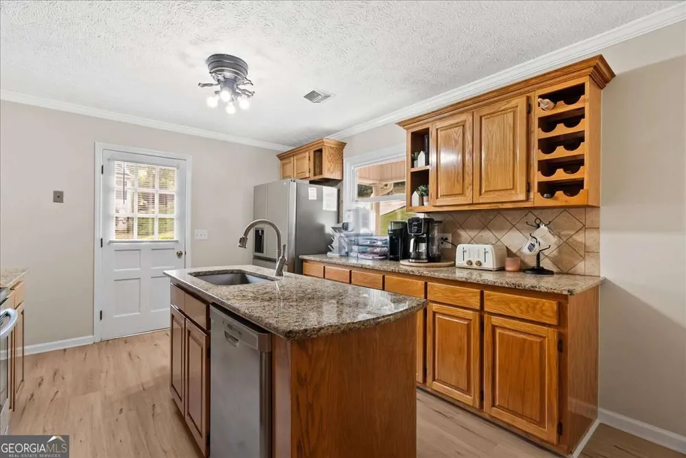 206 Victory DR Calhoun, GA 30701