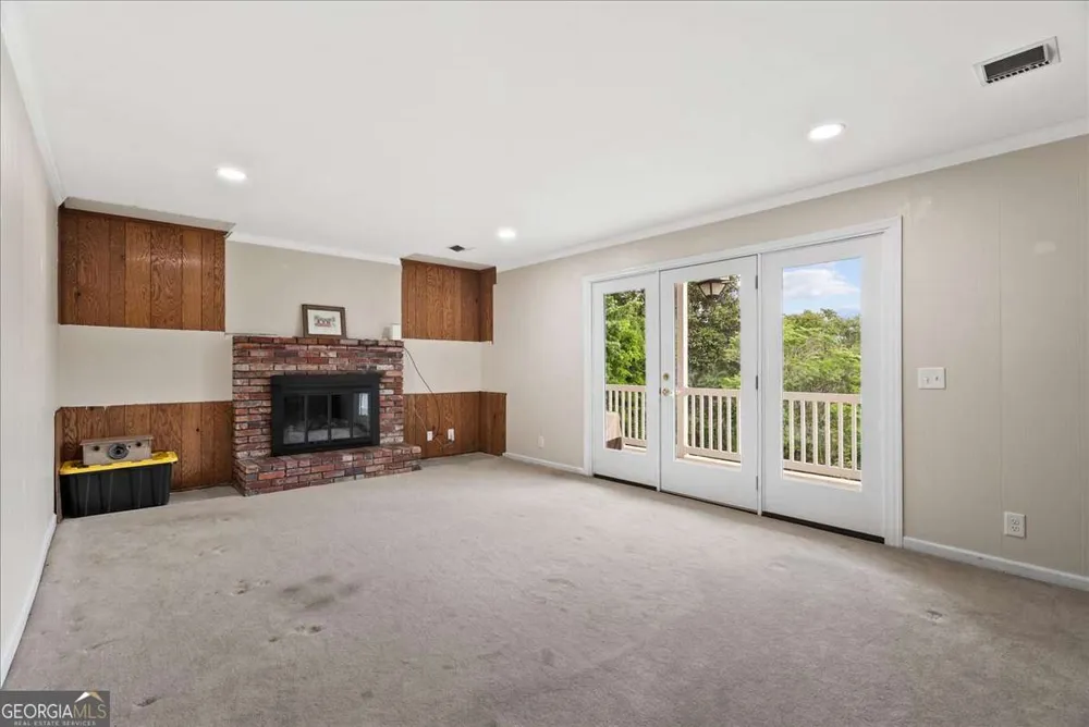 206 Victory DR Calhoun, GA 30701
