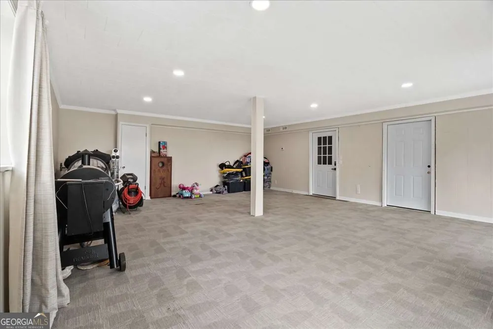 206 Victory DR Calhoun, GA 30701