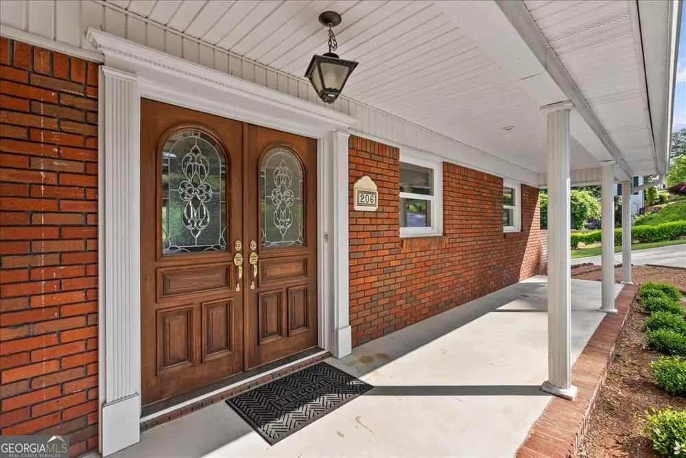 206 Victory DR Calhoun, GA 30701