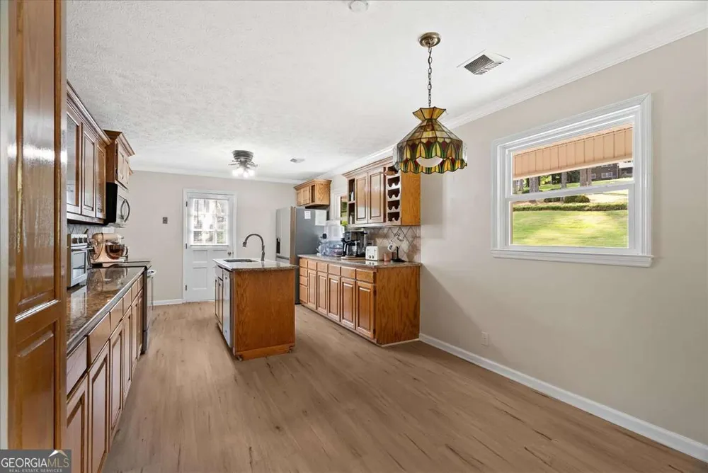 206 Victory DR Calhoun, GA 30701