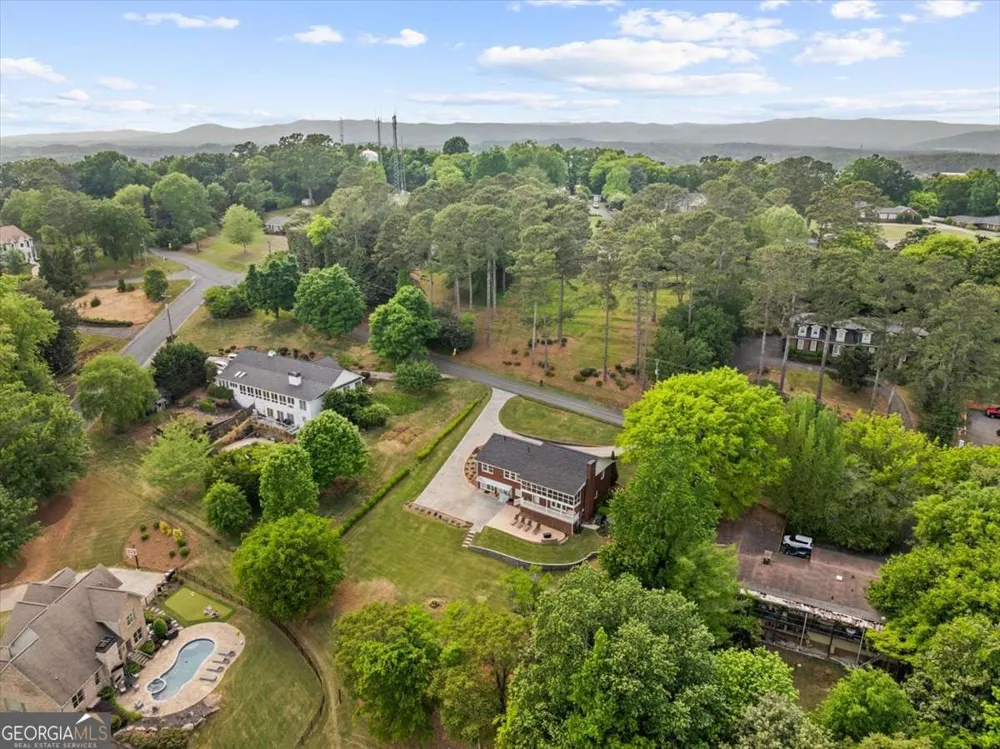 206 Victory DR Calhoun, GA 30701