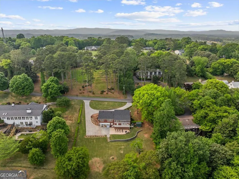 206 Victory DR Calhoun, GA 30701