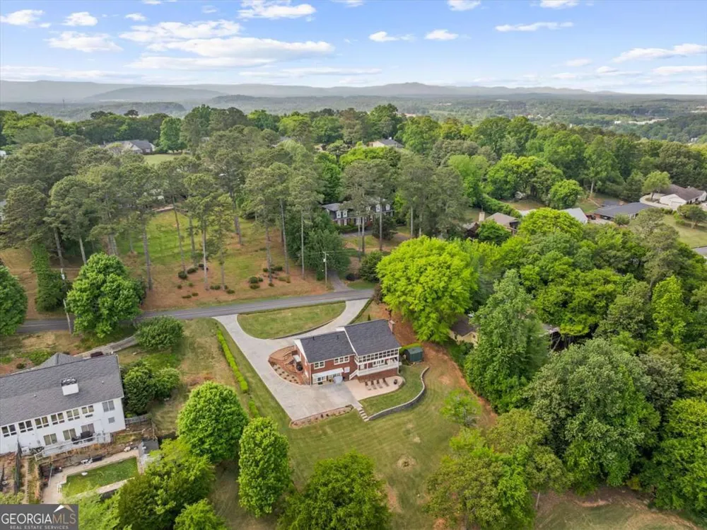 206 Victory DR Calhoun, GA 30701
