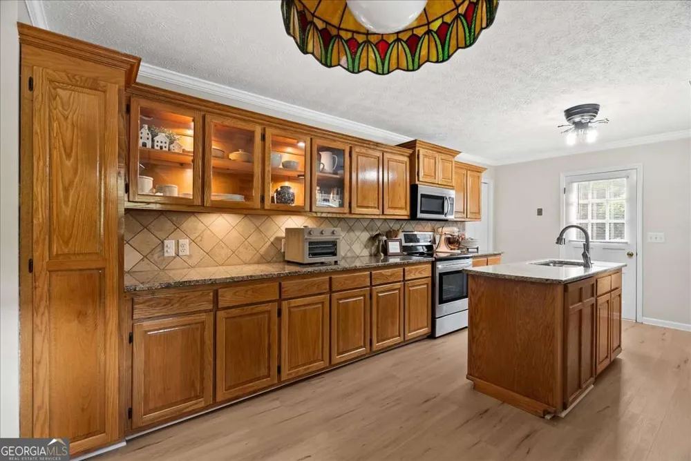 206 Victory DR Calhoun, GA 30701