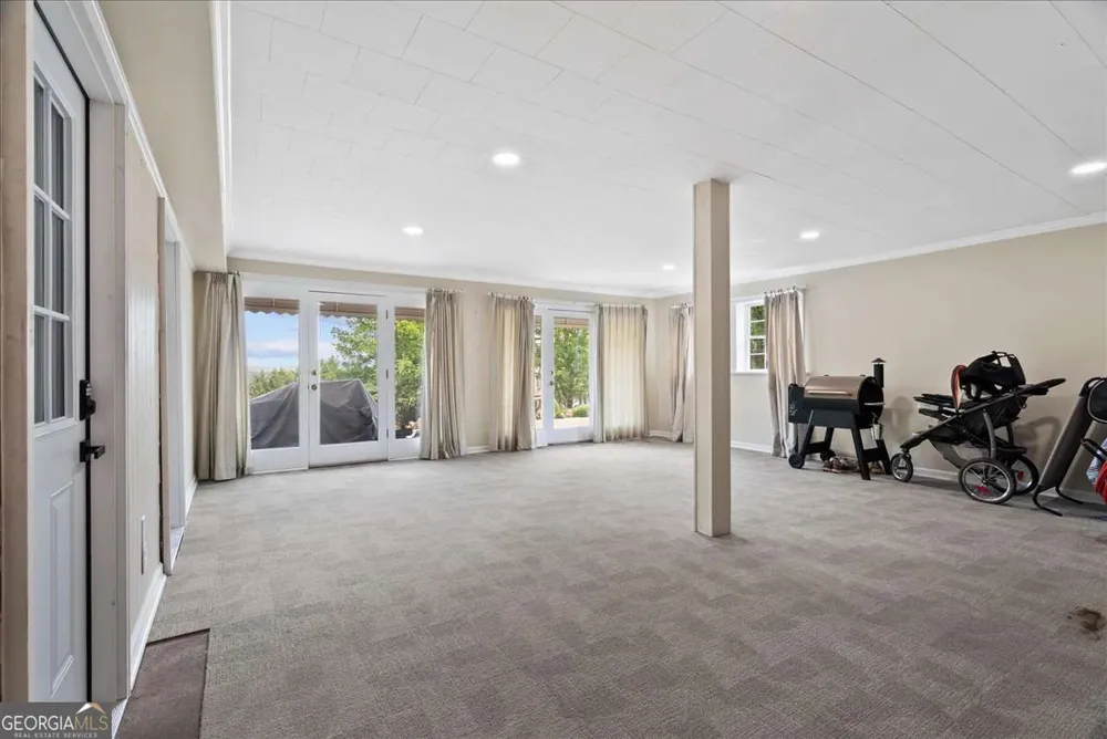 206 Victory DR Calhoun, GA 30701