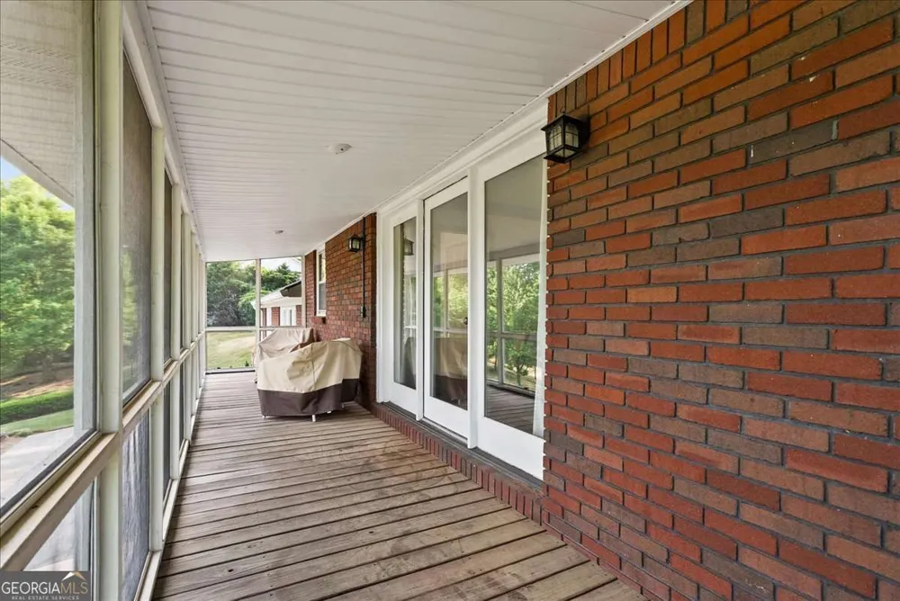 206 Victory DR Calhoun, GA 30701