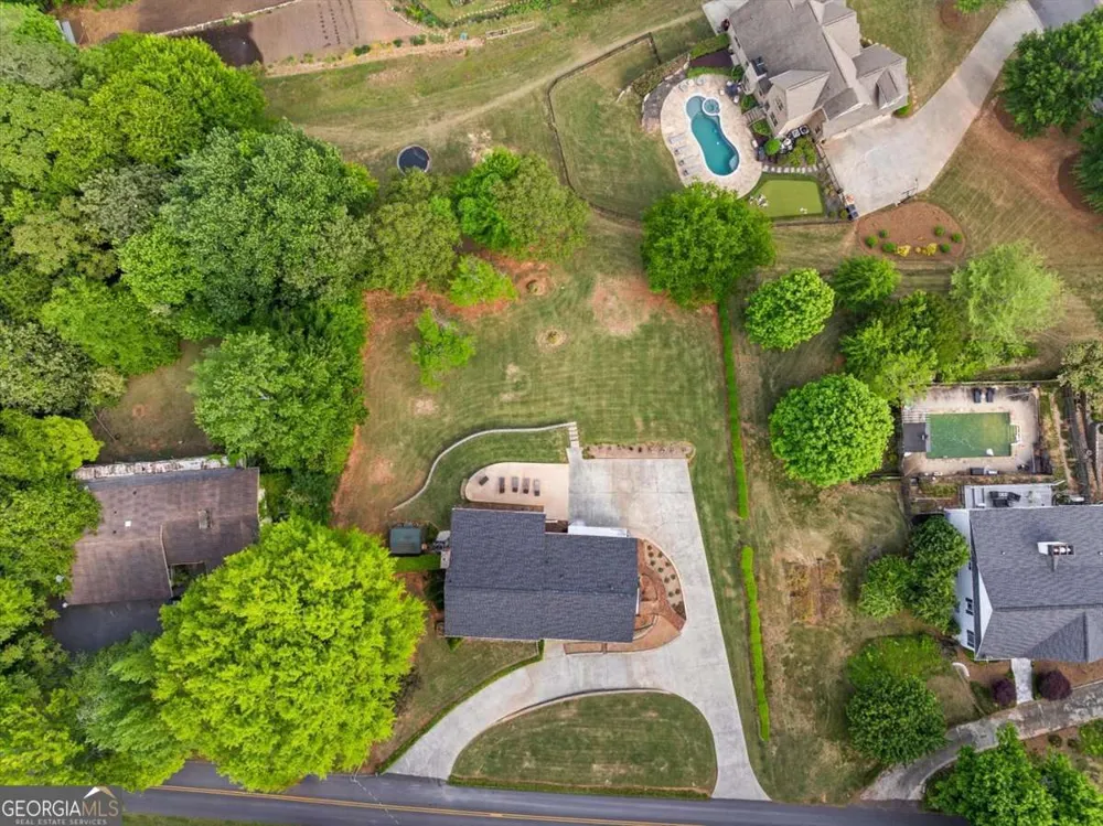 206 Victory DR Calhoun, GA 30701