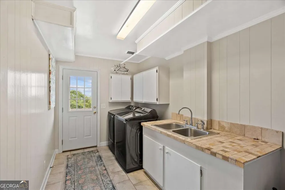 206 Victory DR Calhoun, GA 30701
