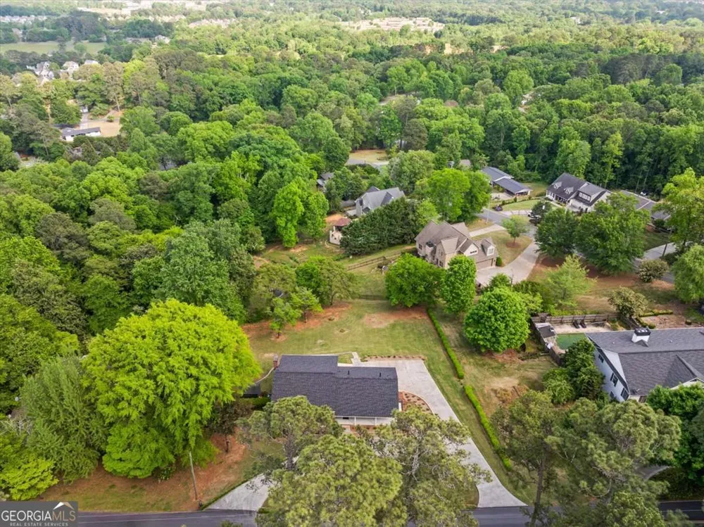 206 Victory DR Calhoun, GA 30701