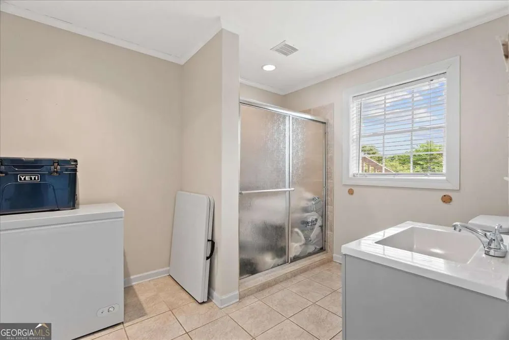 206 Victory DR Calhoun, GA 30701