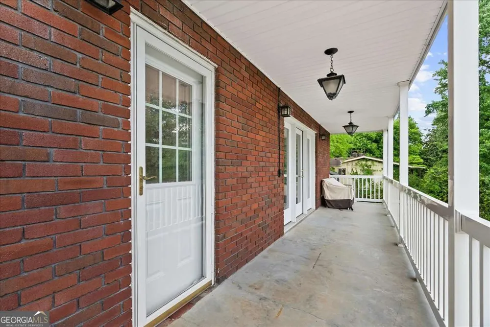 206 Victory DR Calhoun, GA 30701