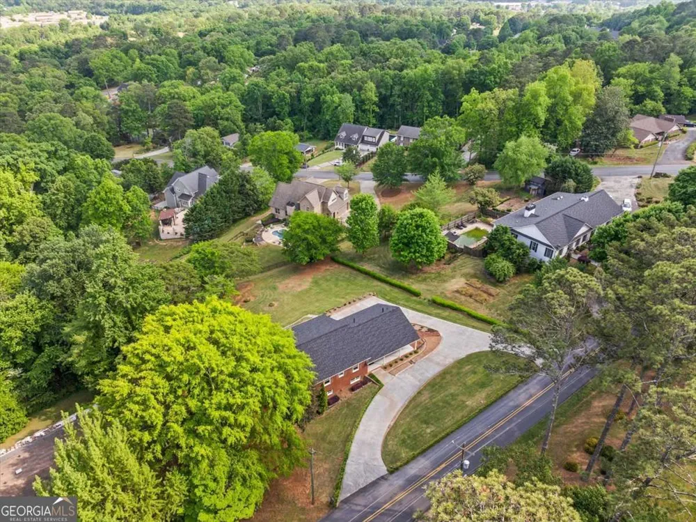 206 Victory DR Calhoun, GA 30701