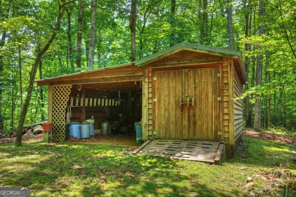 221 Shade Tree LN Mineral Bluff, GA 30559