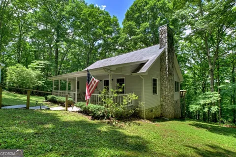 221 Shade Tree LN