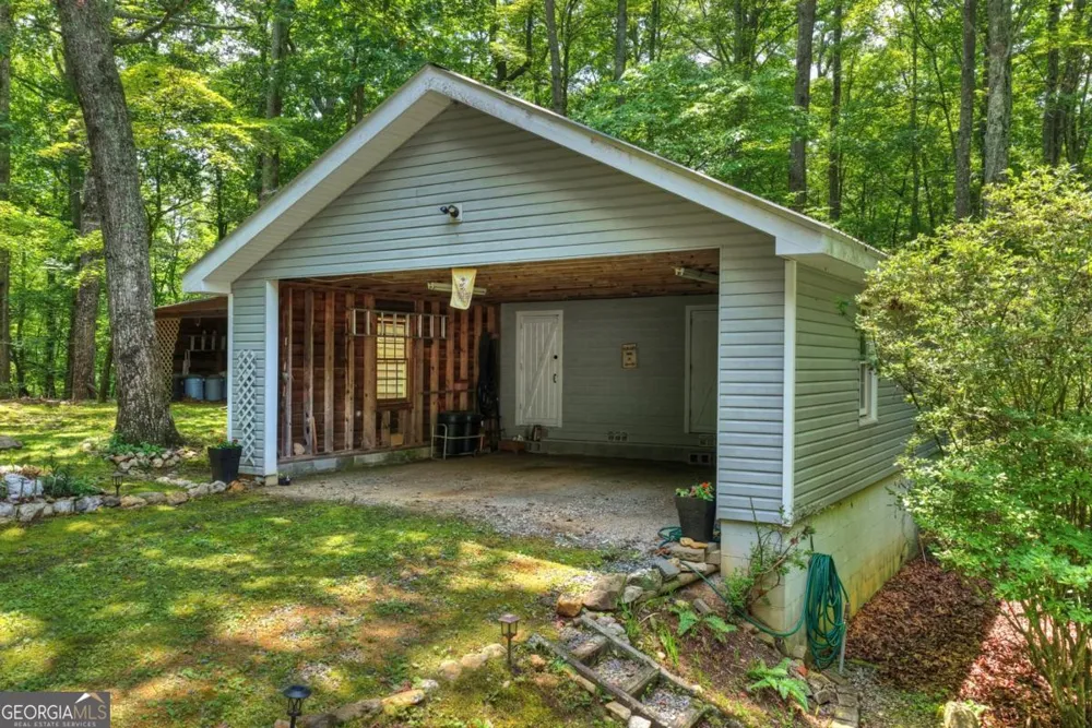 221 Shade Tree LN Mineral Bluff, GA 30559