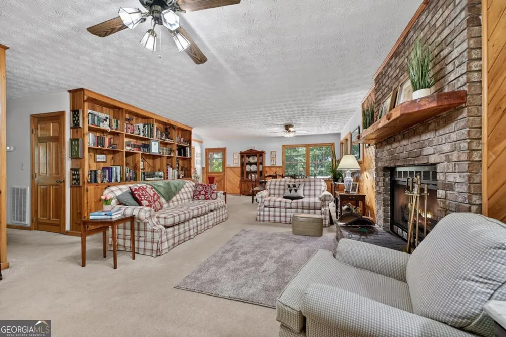221 Shade Tree LN Mineral Bluff, GA 30559