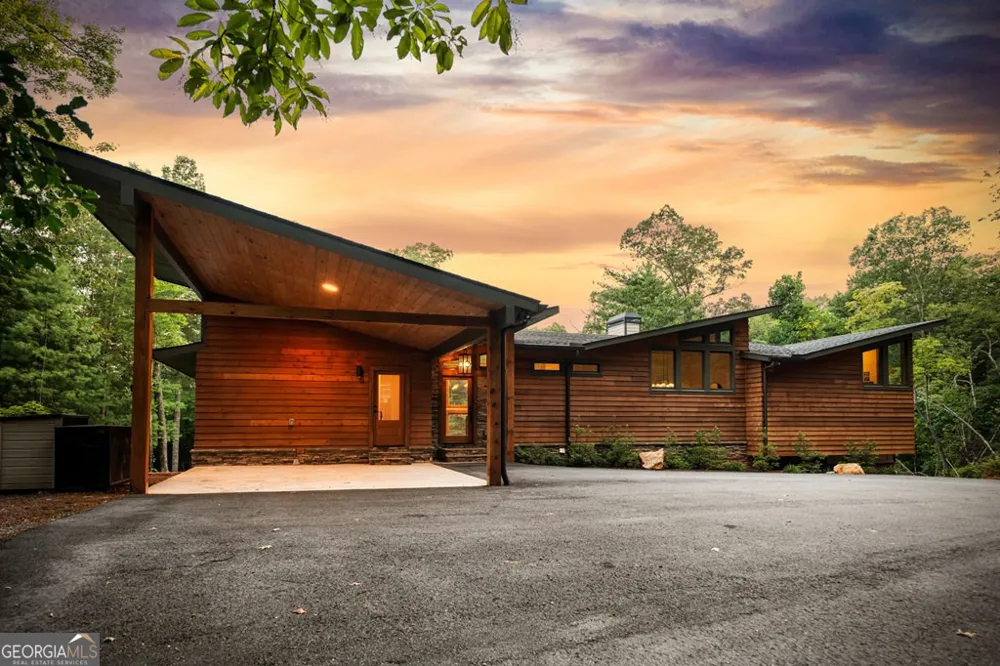 177 Creekside LNDG Ellijay, GA 30540