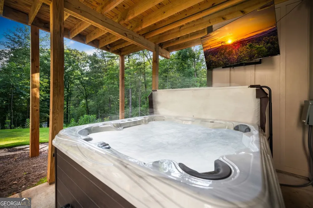 177 Creekside LNDG Ellijay, GA 30540