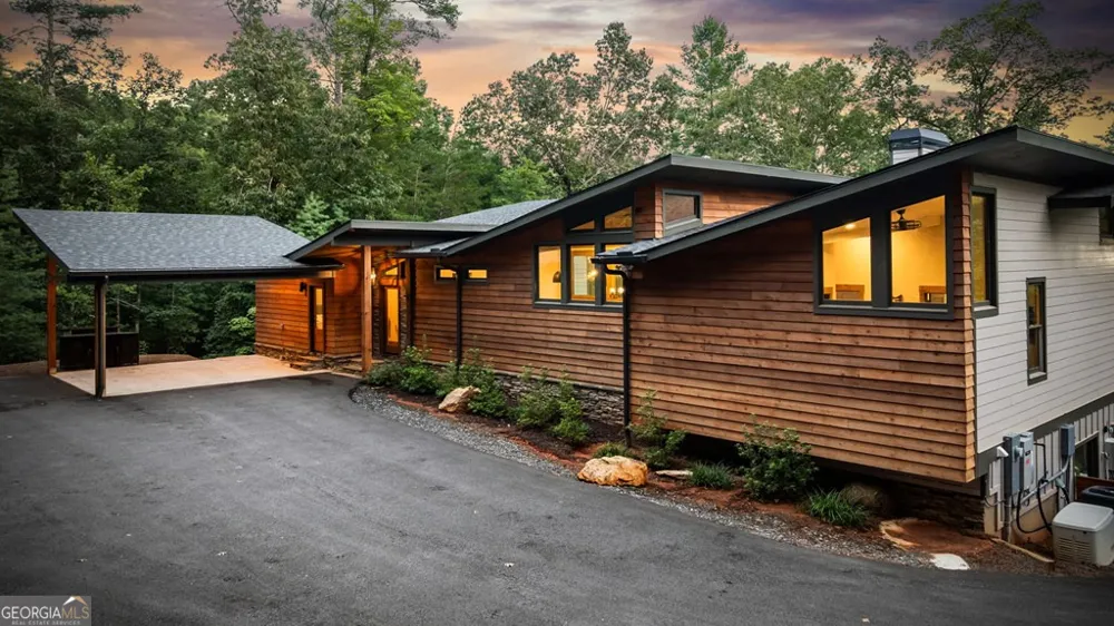 177 Creekside LNDG Ellijay, GA 30540