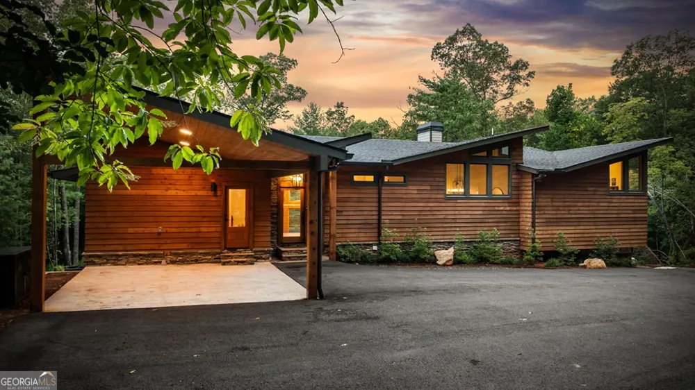 177 Creekside LNDG Ellijay, GA 30540