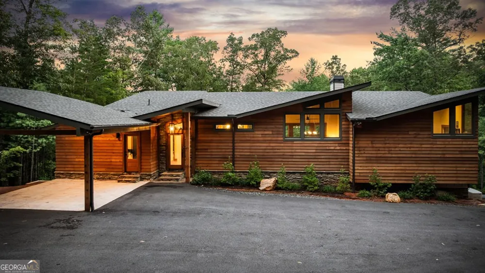 177 Creekside LNDG Ellijay, GA 30540