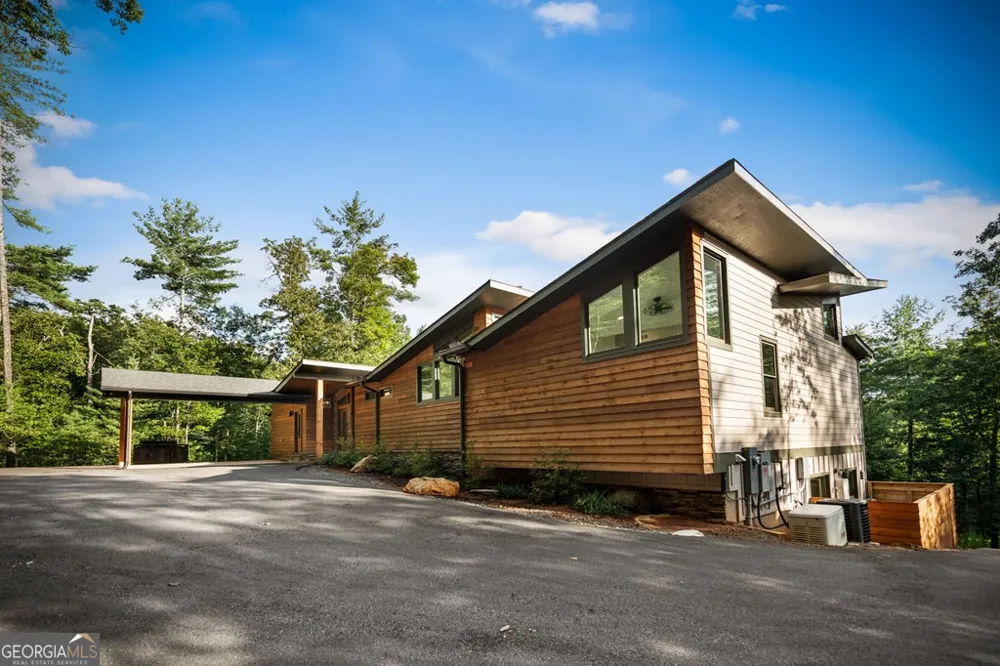 177 Creekside LNDG Ellijay, GA 30540