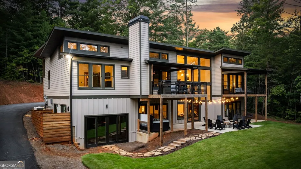177 Creekside LNDG Ellijay, GA 30540