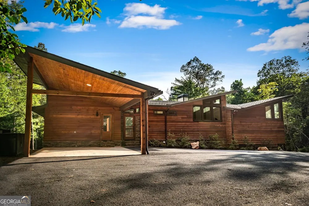 177 Creekside LNDG Ellijay, GA 30540