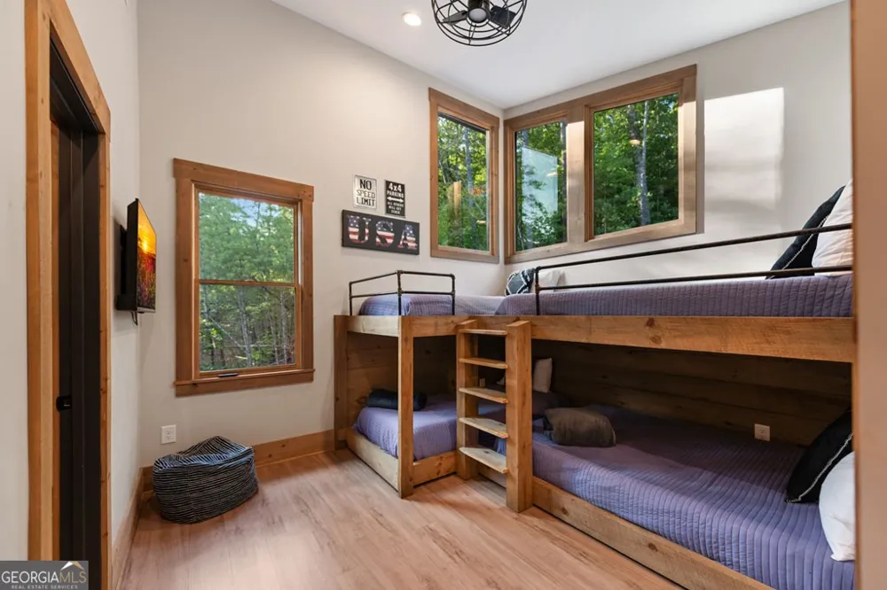 177 Creekside LNDG Ellijay, GA 30540