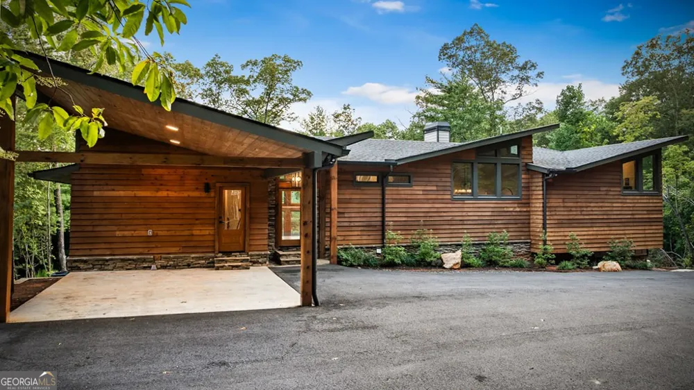 177 Creekside LNDG Ellijay, GA 30540