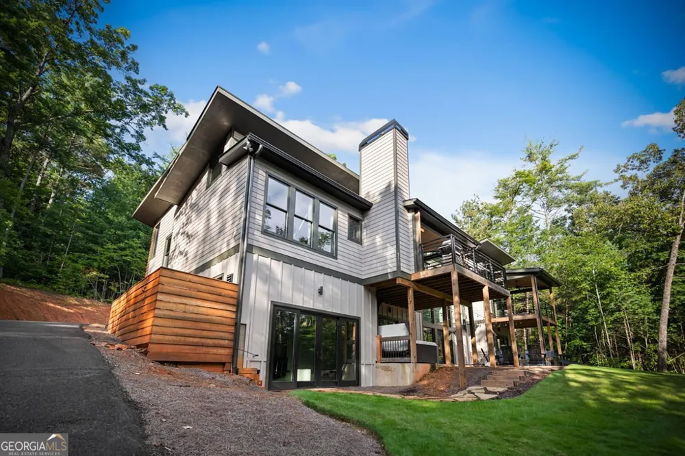 177 Creekside LNDG Ellijay, GA 30540