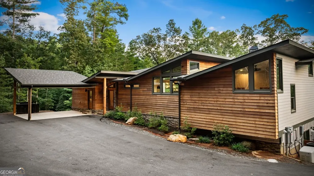 177 Creekside LNDG Ellijay, GA 30540