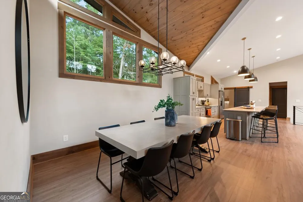 177 Creekside LNDG Ellijay, GA 30540