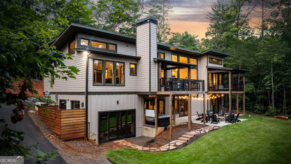 177 Creekside LNDG Ellijay, GA 30540