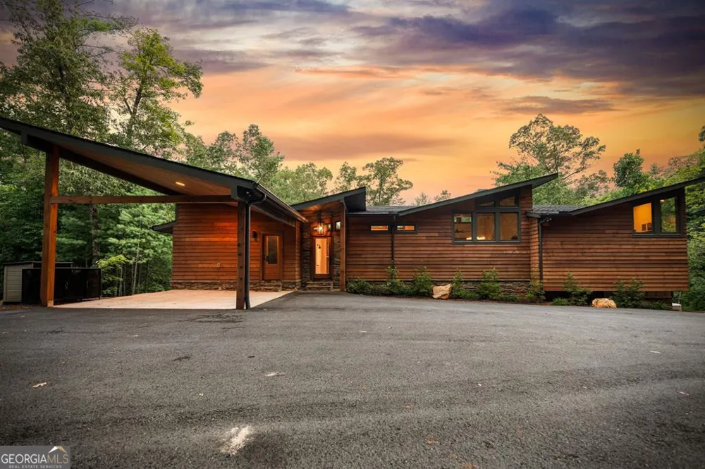 177 Creekside LNDG Ellijay, GA 30540