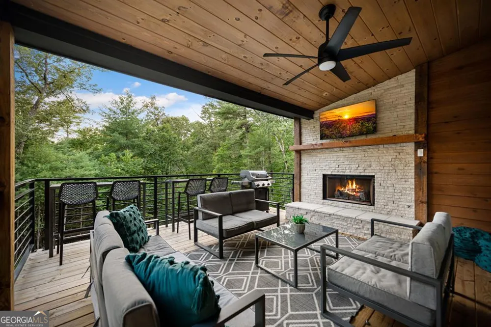 177 Creekside LNDG Ellijay, GA 30540