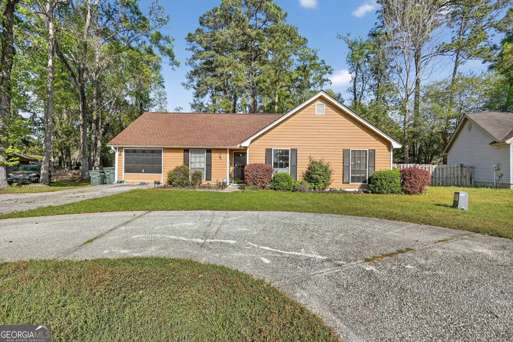 6 N Nicholson CIR Savannah, GA 31419