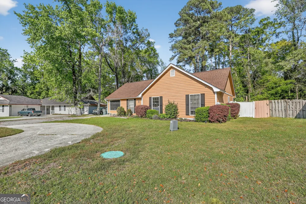 6 N Nicholson CIR Savannah, GA 31419